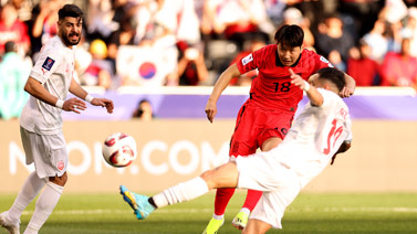 [亚洲杯]韩国队断球反击 李刚仁推射远角梅开二度