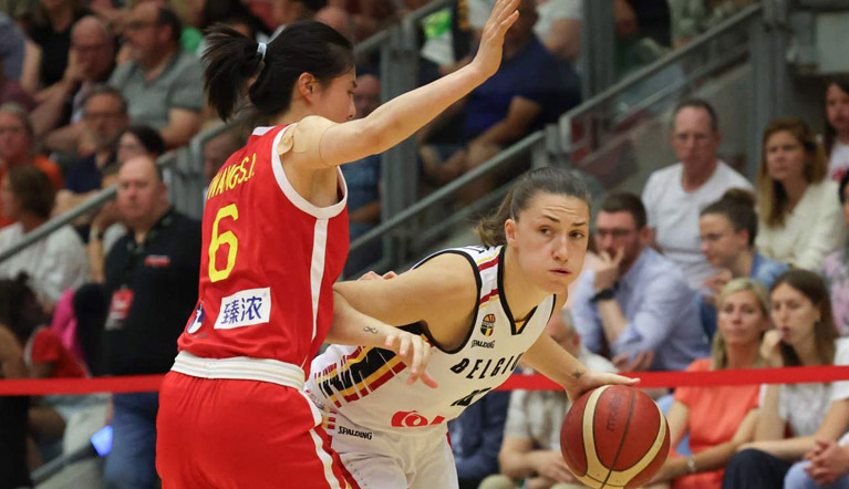 [图]u18女篮亚洲杯-中国女篮获亚军 张子宇mvp