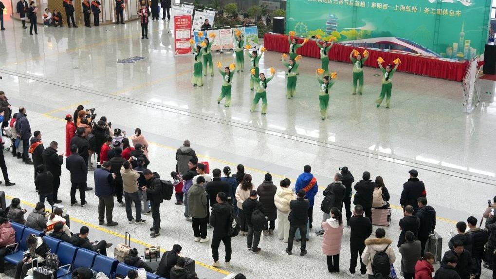 从绿皮火车到高铁专列：务工人员的春运折射中国发展变迁