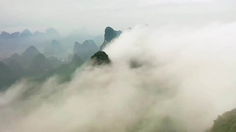 云雾围绕山峦 广西初夏景观美如画卷