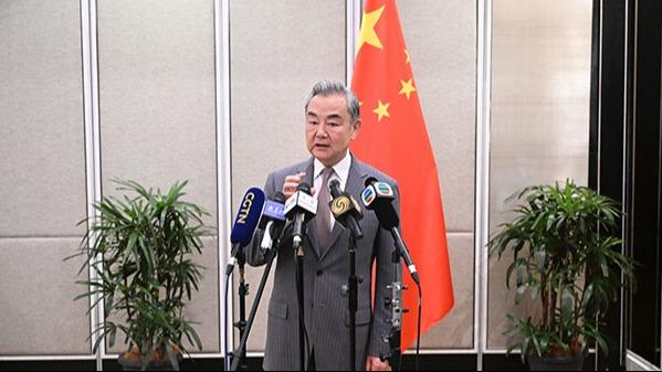 Wang Yi hails China-ASEAN cooperation, calls for openness amid U.S. tariffs