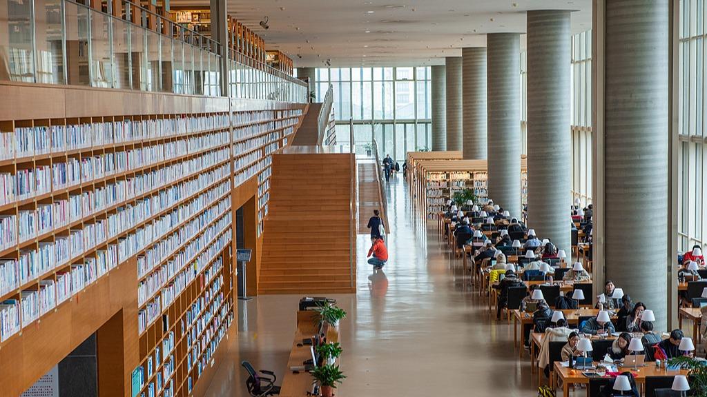 推动全民阅读，建设书香社会