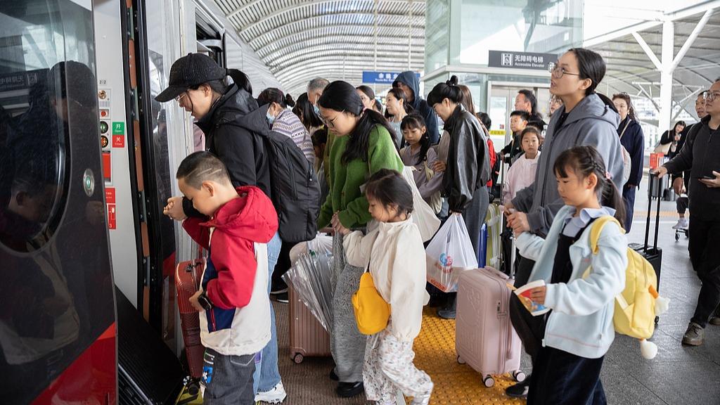 May Day consumption hotspots: Spring break sparks surge in parent-child travel