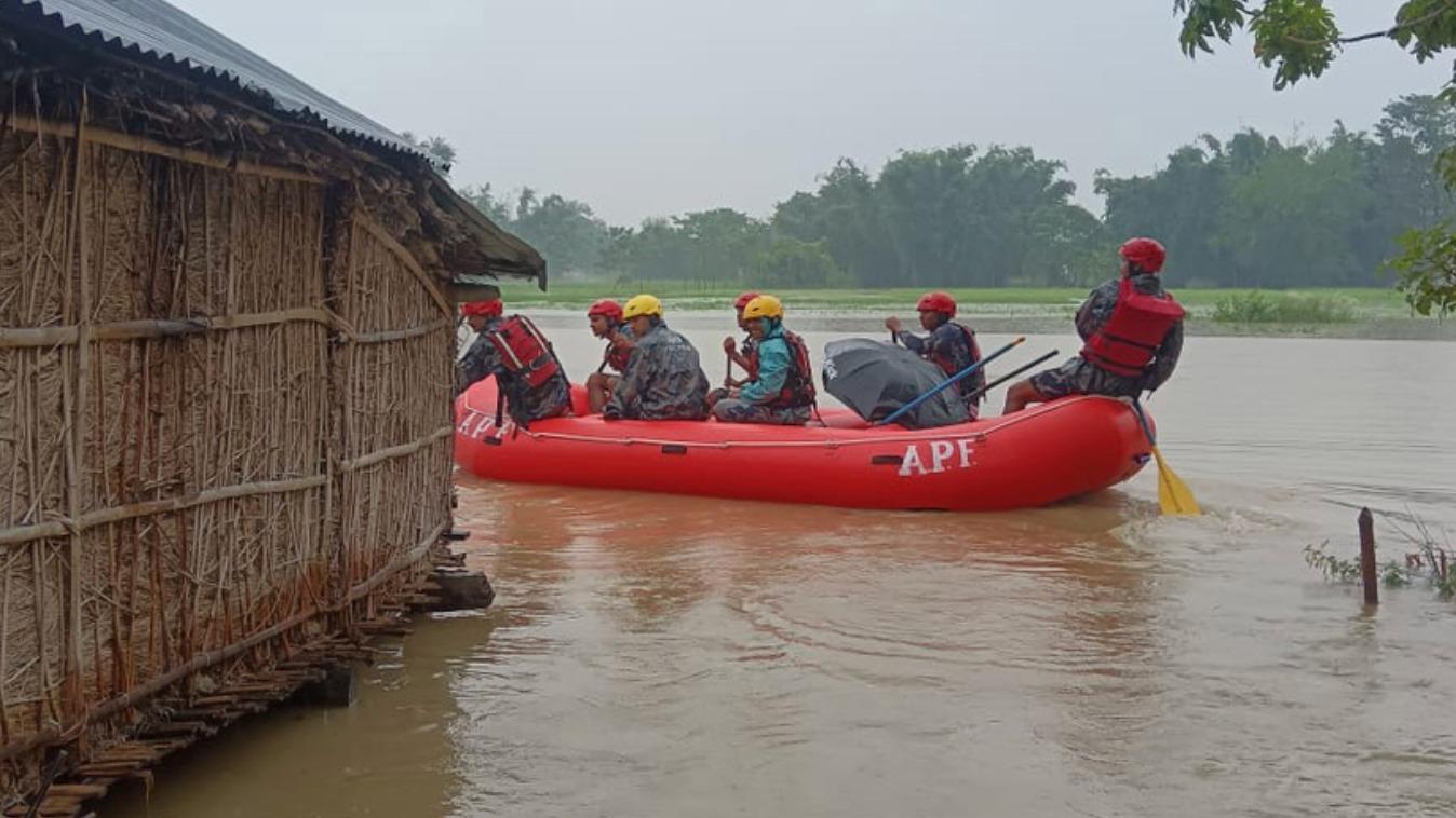 尼泊尔强降雨引发灾情 已致21人死亡