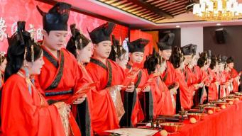 简办席 倡新风 30对新人在安义古村举行集体婚礼