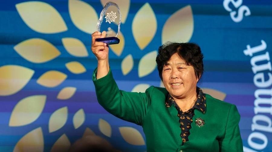 Chinese sand-control pioneer Yin Yuzhen named among FAO's 100 women heroes