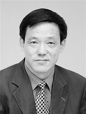 加入中国共产党,中央党校大学学历,现任大连皮杨中心产业区党工委书记