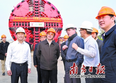 王辉 罗文清 摄
