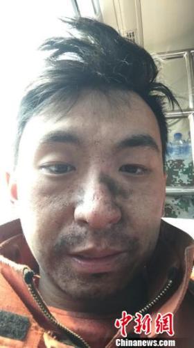 “最帅烟熏妆”主人公：没想到自拍能有这么大影响力