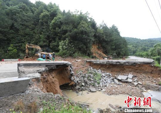 暴雨洪灾致福建连城损失近3.9亿元 民众奋力抗灾自救