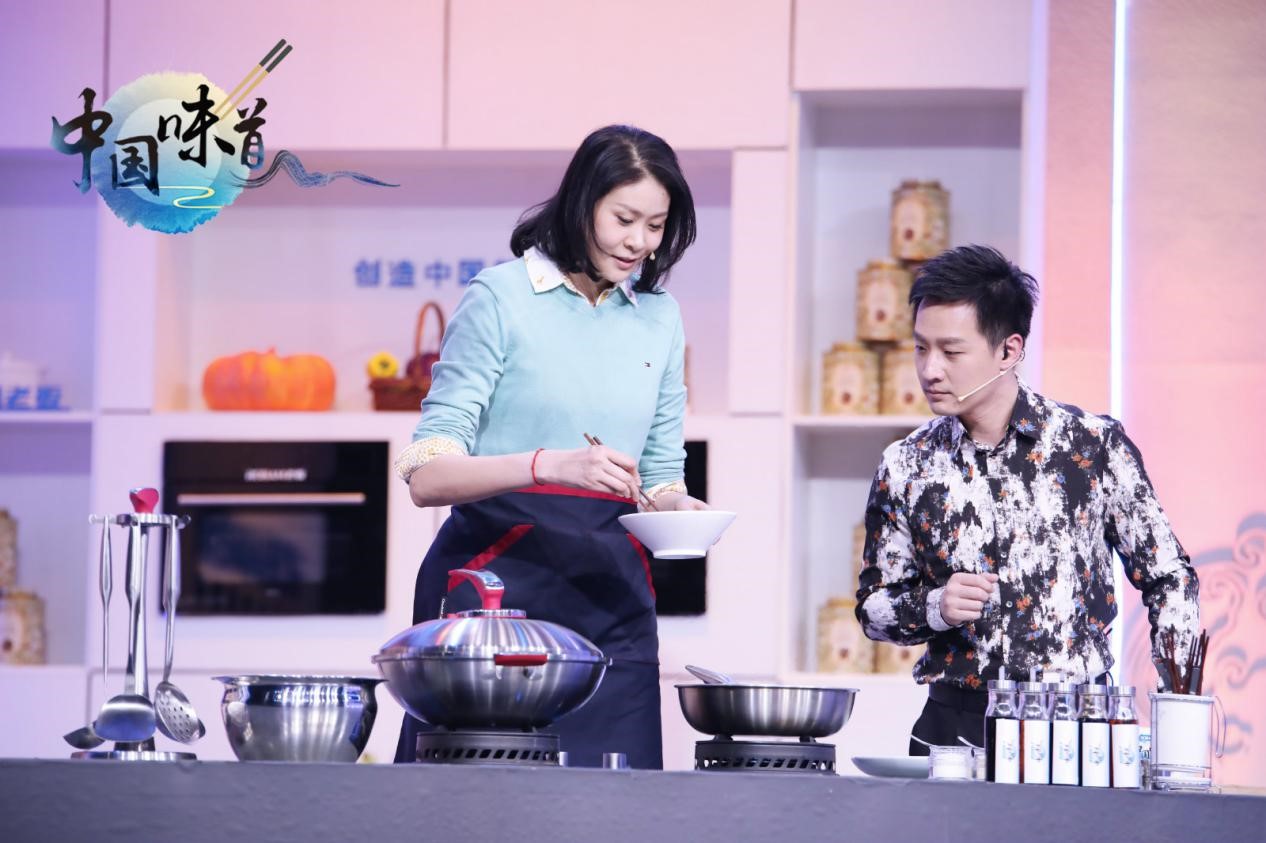 前女排国手赵蕊蕊全程"高"能 《中国味道》上演最萌身高差