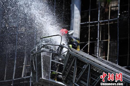 长春一KTV大楼发生火灾:大楼已面目全非 伤亡不明