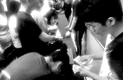 国学讲座推销1500元听读机?当地教育主管部门:可退货