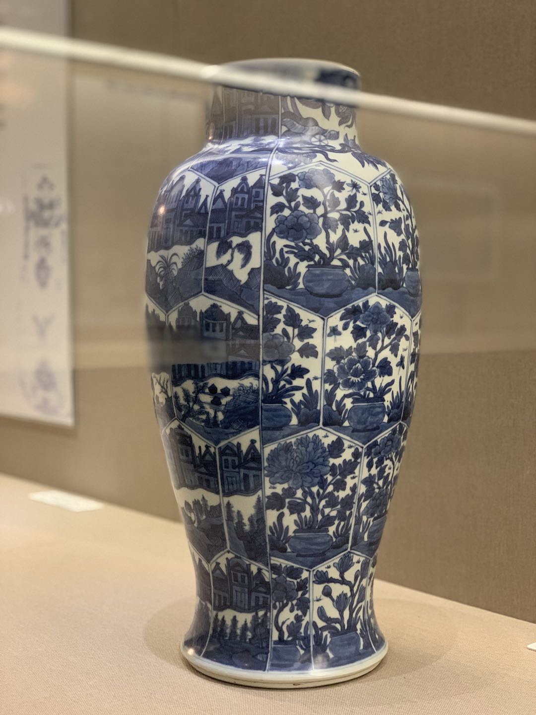 《芙蓉出水——清代康雍时期外销青花瓷精品展》于近日在厦门市博物馆