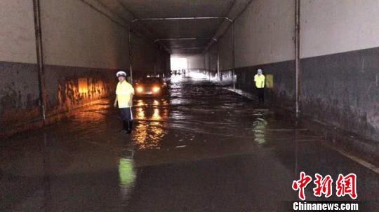 暴雨袭击四川巴中多个乡镇街道被淹致上千人转移