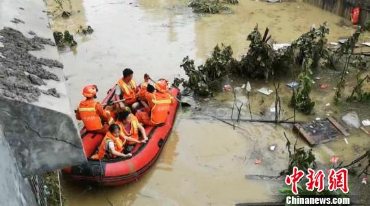暴雨致贵州多地洪涝 贵州启动防汛Ⅳ级应急响应