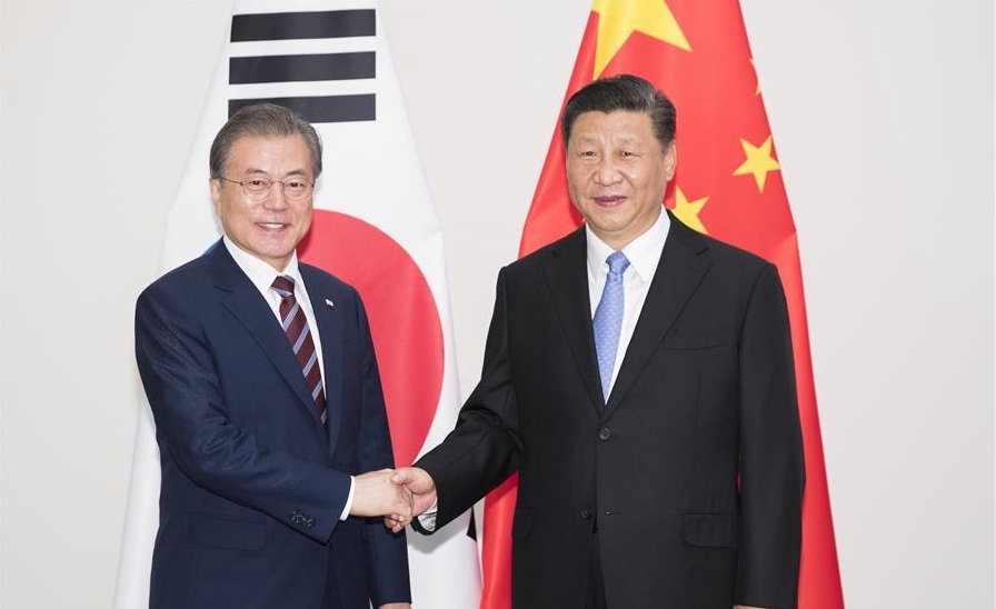 Chinese President Xi Jinping (R) meets with South Korean President Moon Jae-in in Osaka, Japan, June 27, 2019. (Xinhua/Huang Jingwen)