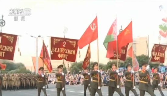 7月3号是白俄罗斯的国庆节 中国解放军仪仗大队亮相阅兵式彩排
