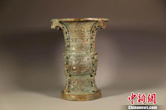 警方从境外追回西周时期青铜重器“义尊”“义方彝”