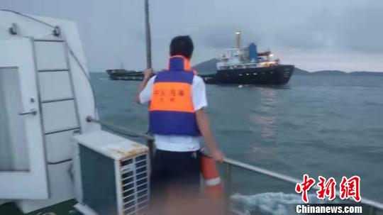 一载货5000吨货轮触礁进水 台州海事紧急处置13人脱险