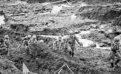 消防员赶赴贵州水城救援 不想家人担心说谎被拆穿