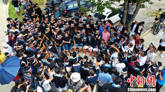 人类文明“活化石”广西南丹白裤瑶欢度瑶年节