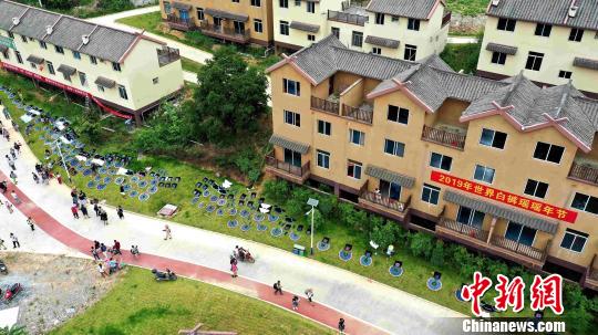 人类文明“活化石”广西南丹白裤瑶欢度瑶年节