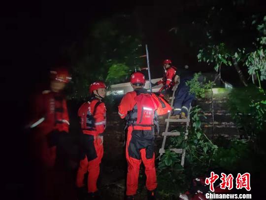 台风“韦帕”袭击广西防城港致多处内涝 17人被困