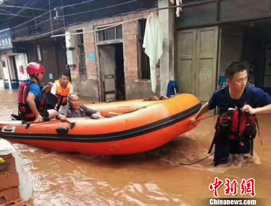 四川乐山暴雨洪灾损失惨重 各地积极自救恢复生产秩序