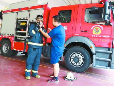 消防员一次普通的出警 被救者一家难忘的记忆