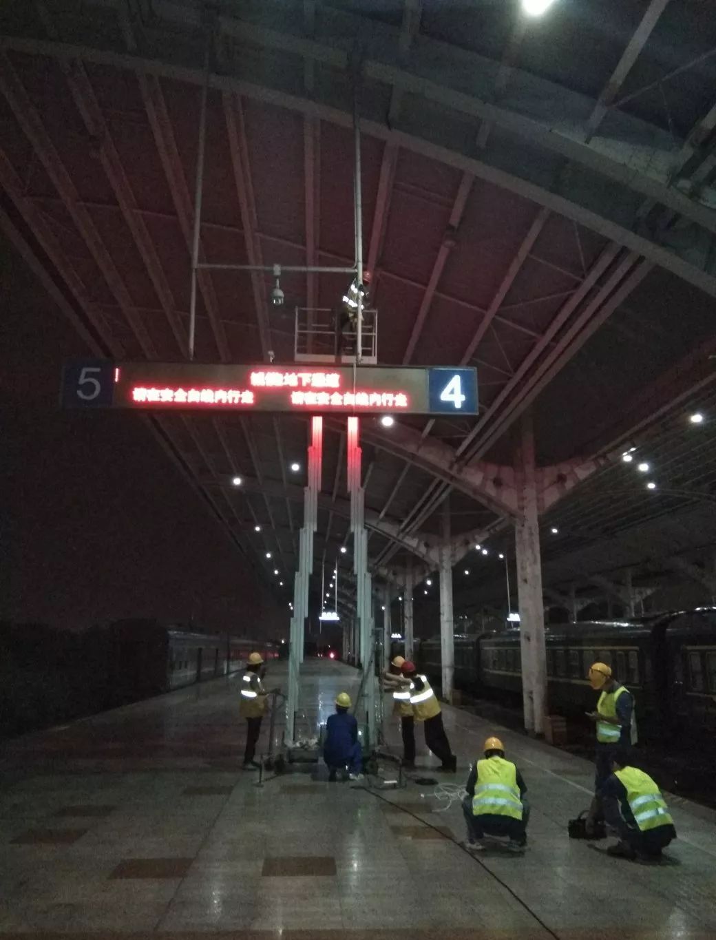 这是一群连台风也吹不走的青年