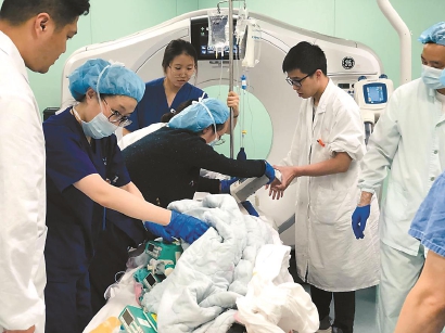 上海：抢救危重孕产妇 对两个生命日夜不眠的守候