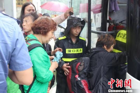 四川汶川县泥石流致4人遇难11人失联 已转移三万余人