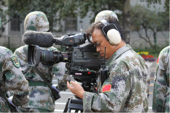 　　2009年国庆阅兵直播，倪宁在现场