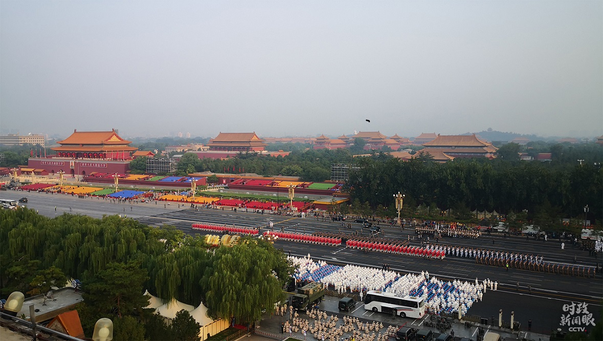 时政新闻眼丨这一天,天安门前的敬礼打动人心_新闻频道_央视网(cctv.com)