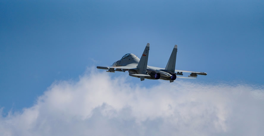 从实战化训练到半夜飞行 海空雄鹰逐梦胜战向战而行