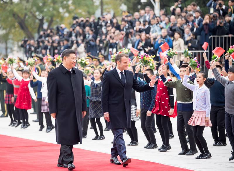 习近平举行仪式欢迎法国总统访华并同其会谈