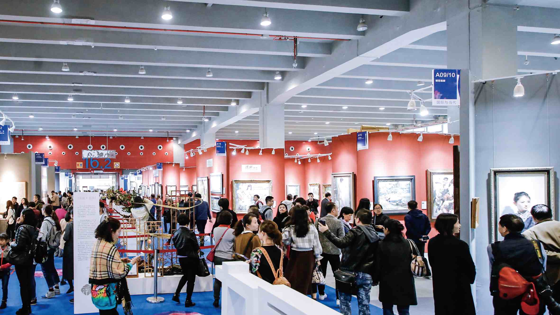 往年的广州国际艺术博览会上人气很旺