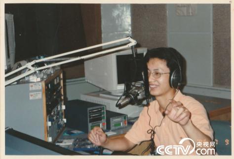 1995年在深圳电台工作的冷炳冰