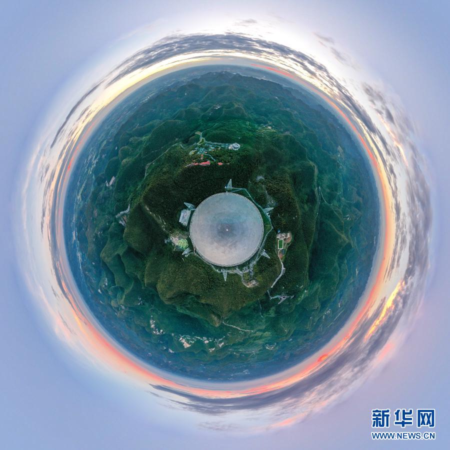 这是2019年8月28日拍摄的“中国天眼”全景（检修期间拍摄）。新华社记者 欧东衢 摄