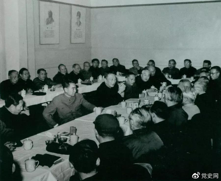 1963年1月29日，周恩来出席上海科学技术工作会议。