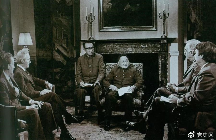 1979年1月31日，邓小平在华盛顿接受美国广播电视界采访。
