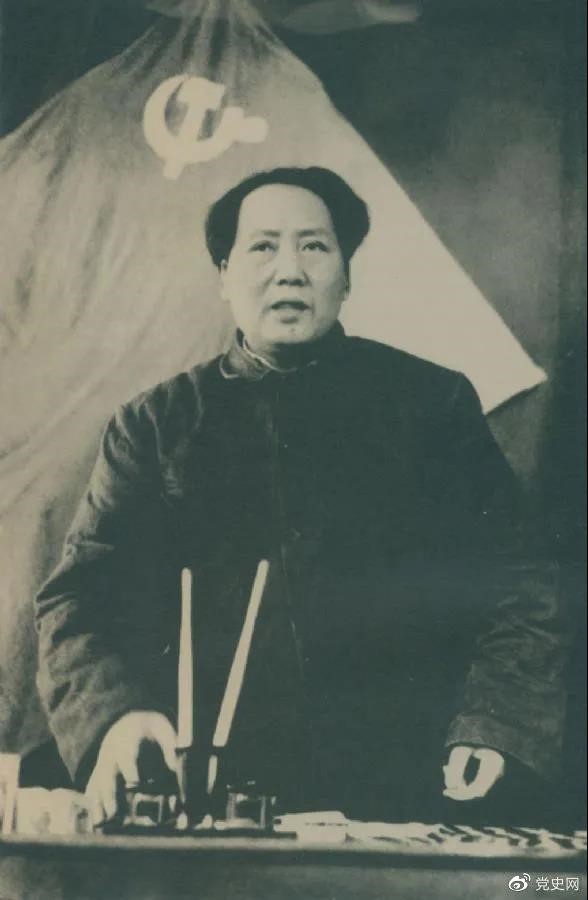 1949年3月5日，毛泽东在中共七届二中全会上作报告。
