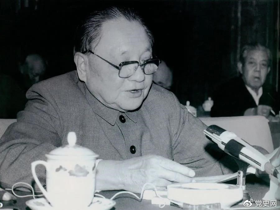 1985年3月7日，鄧小平在全國科技工作會議上發表講話。