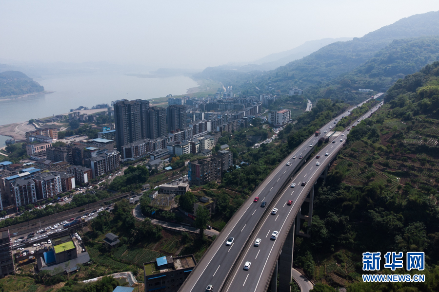 沿着高速看中国｜与长江“伴行”的高速公路