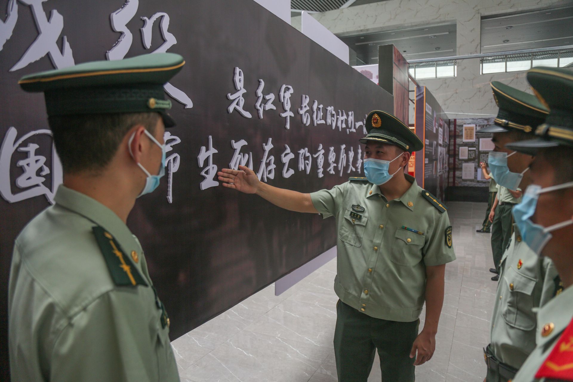 广西北海武警官兵开展主题党日活动
