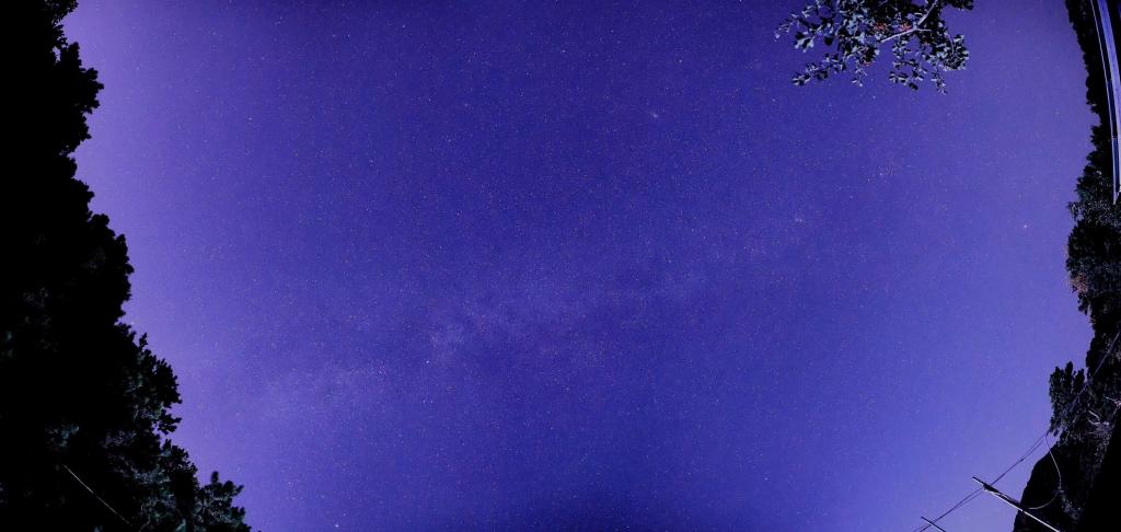 天津市天文爱好者伊德尔2019年8月31日在天津市蓟州区拍摄的银河。（本人供图）