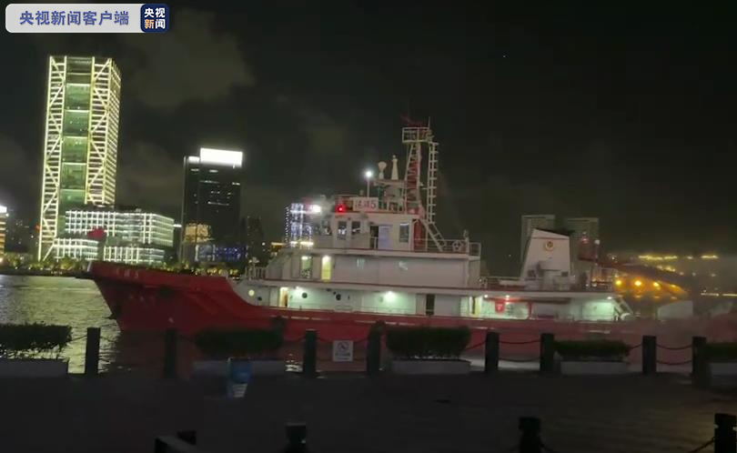 上海北外滩一游艇起火火势已扑灭艇上11人全部获救