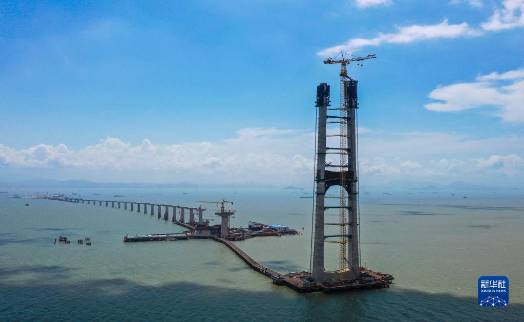 由中交二航局承建的深中通道伶仃洋大桥东索塔（7月1日摄）。