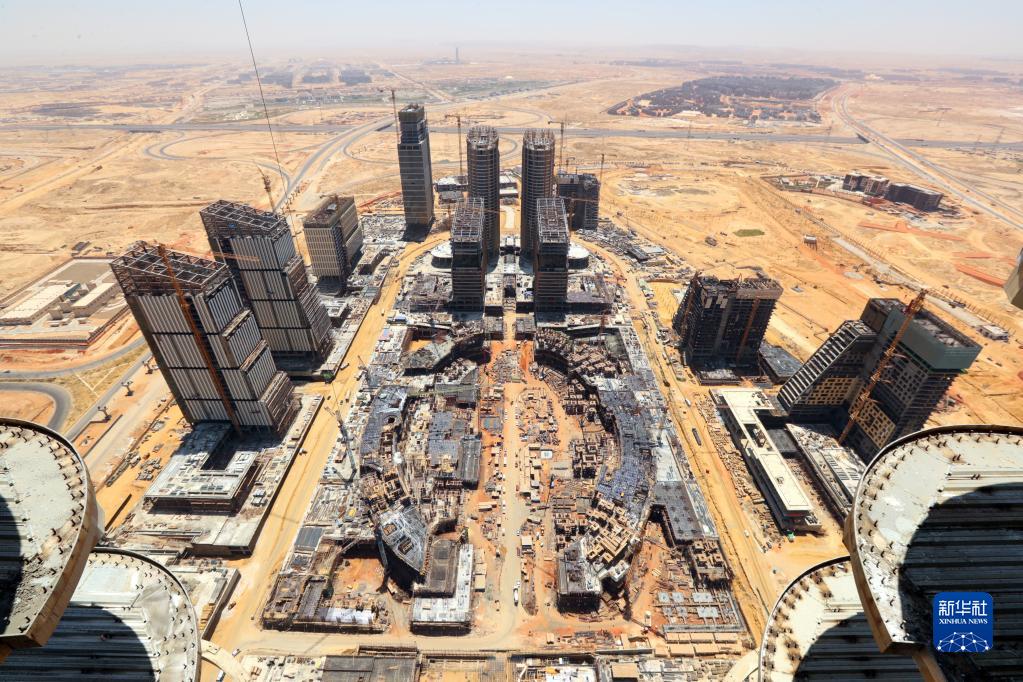 　　这是由中建埃及承建的埃及新首都中央商务区项目建设现场（6月17日摄）。新华社记者 隋先凯 摄